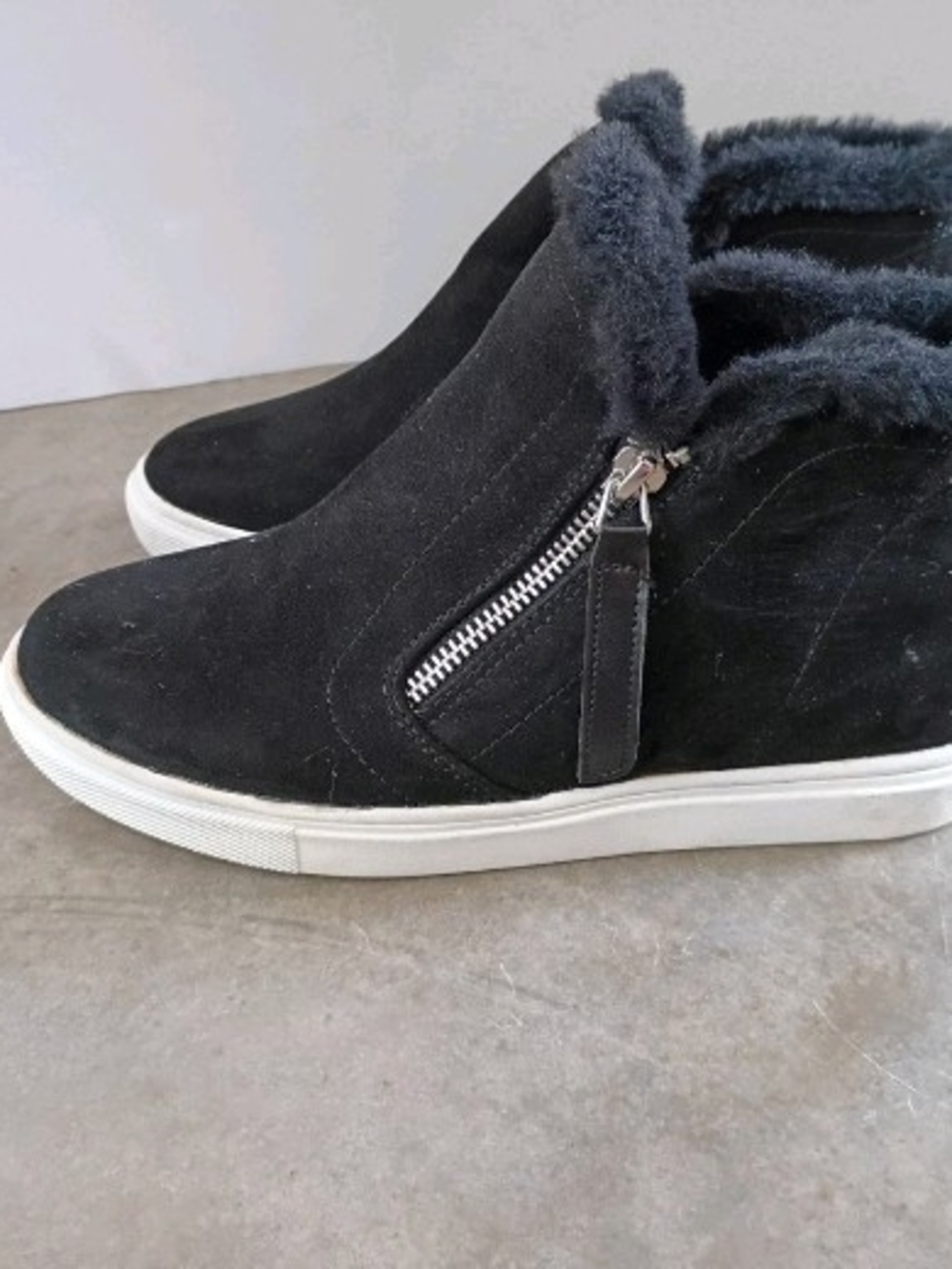 Madden Girl Black Faux Suede Shearling-Trim Zip Slip-On Sneakers